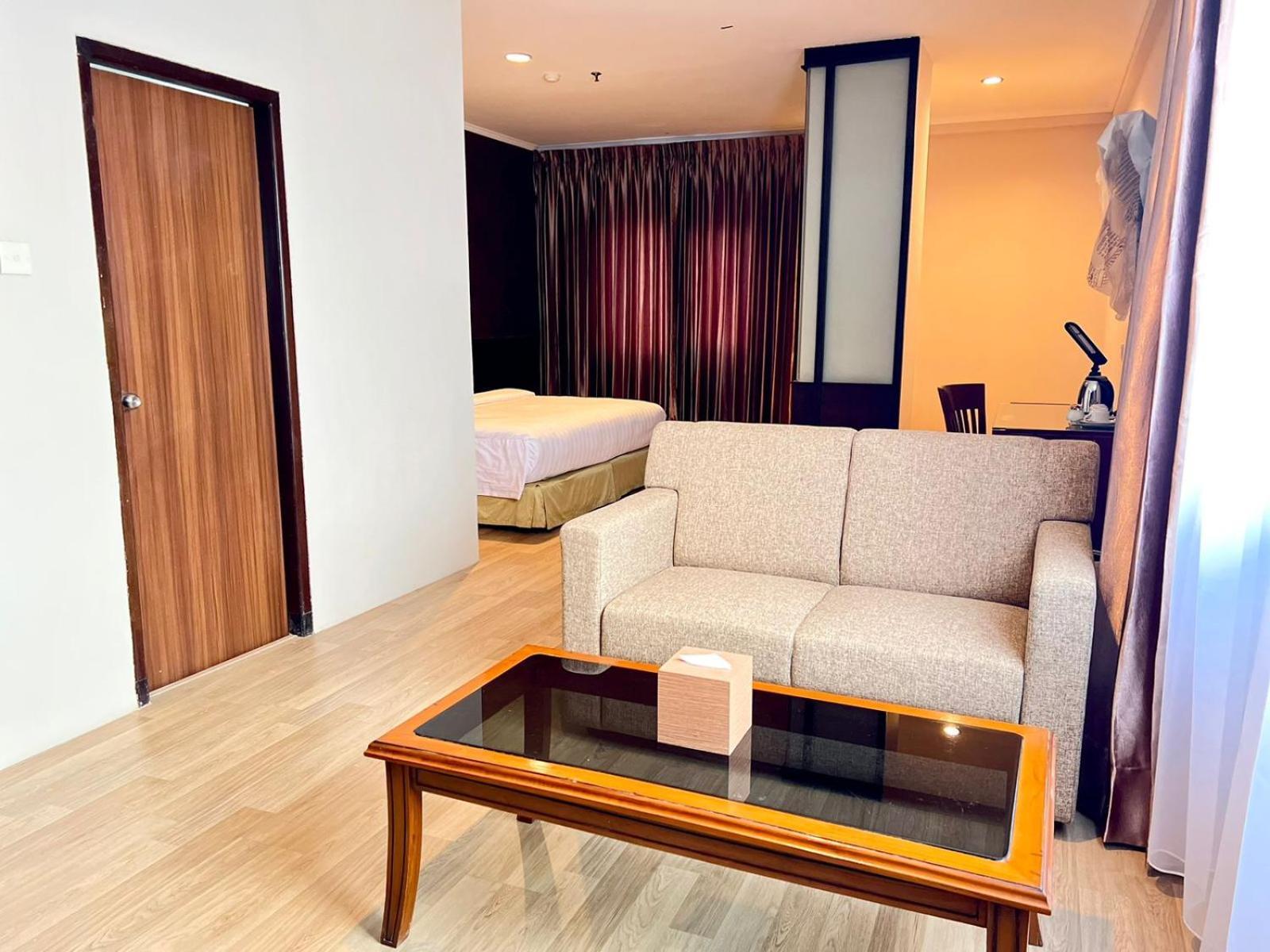 Royal Asia Hotel パレンバン エクステリア 写真